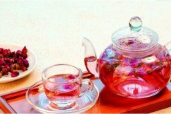 玫瑰花茶的禁忌與功效，美容養(yǎng)顏/緩解疲勞/調(diào)經(jīng)止痛"